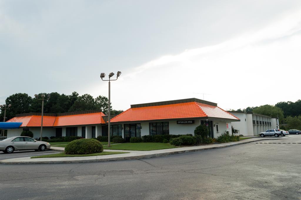 Super 8 By Wyndham Rocky Mount I-95 Exit 145 Hotel Battleboro Екстериор снимка