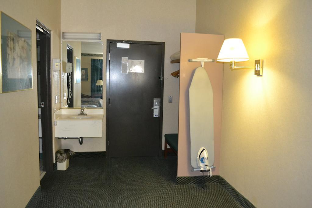 Super 8 By Wyndham Rocky Mount I-95 Exit 145 Hotel Battleboro Екстериор снимка