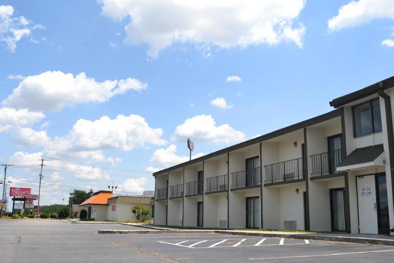 Super 8 By Wyndham Rocky Mount I-95 Exit 145 Hotel Battleboro Екстериор снимка